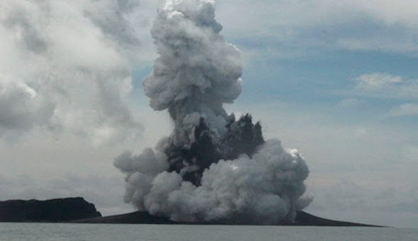 Tonga, la nube eruttiva non raffredderà il clima Mentre riscaldamento globale e scioglimento dei ghiacci potrebbero aumentare le eruzioni