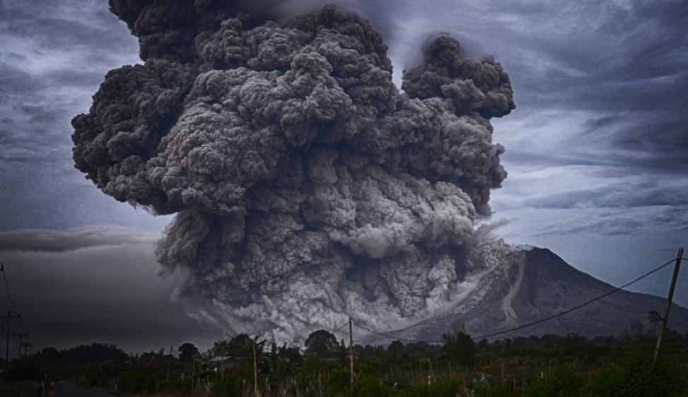 Eruzioni vulcaniche: pericolo per la salute Da Tonga all’Etna, problemi respiratori e cardiovascolari, danni oculari e dermici legati a lunghe esposizioni 