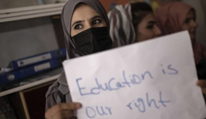 Afghanistan: le ragazze non torneranno più a scuola