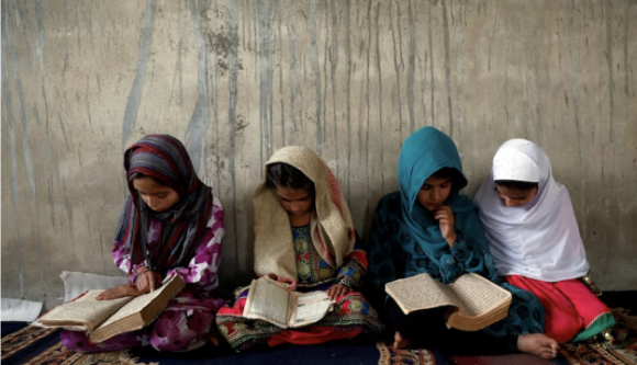 Afghanistan: negare alle donne l’accesso all’educazione è un crimine contro l’umanità L'inviato Onu per l'istruzione Gordon Brown chiama in causa la Corte penale internazionale. Situazione in continuo peggioramento 