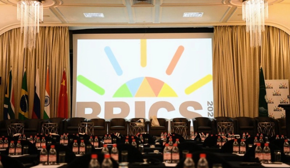 Nuovi equilibri internazionali. Con l’allargamento dei BRICS si va verso un multilateralismo conflittuale, secondo l’economista Paolo Pini di Unife L’Europa è debole, succube delle politiche Usa, e le sanzioni hanno danneggiato noi invece della Russia 